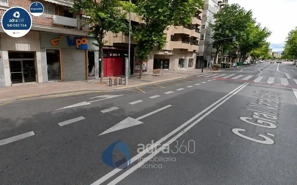Locale commerciale in affitto a Vara de Rey 32