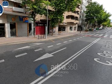 Locale commerciale in affitto a Vara de Rey 32