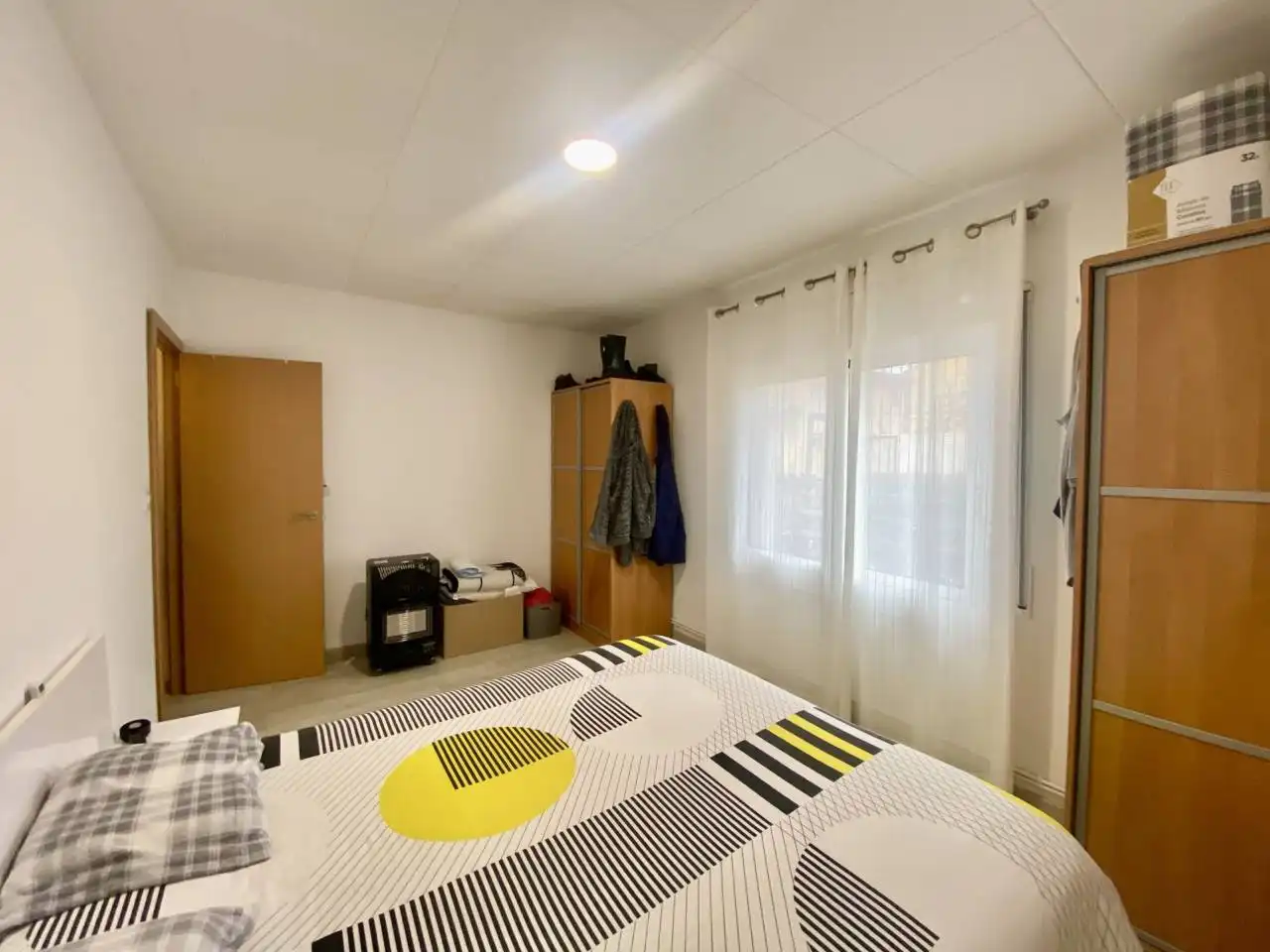 Dormitori de Casa o xalet en venda en Olot amb Parquet i Terrassa
