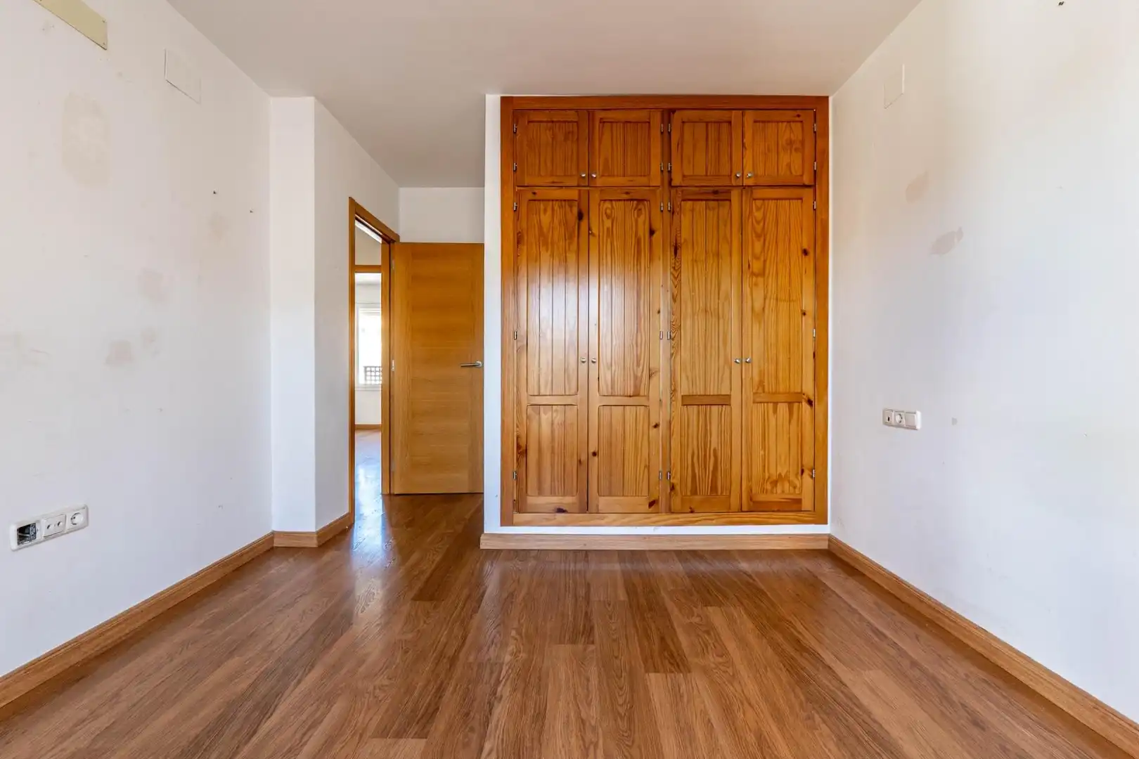 Habitación de Casa adosada en venta en Cenes de la Vega con Aire acondicionado, Calefacción y Jardín privado