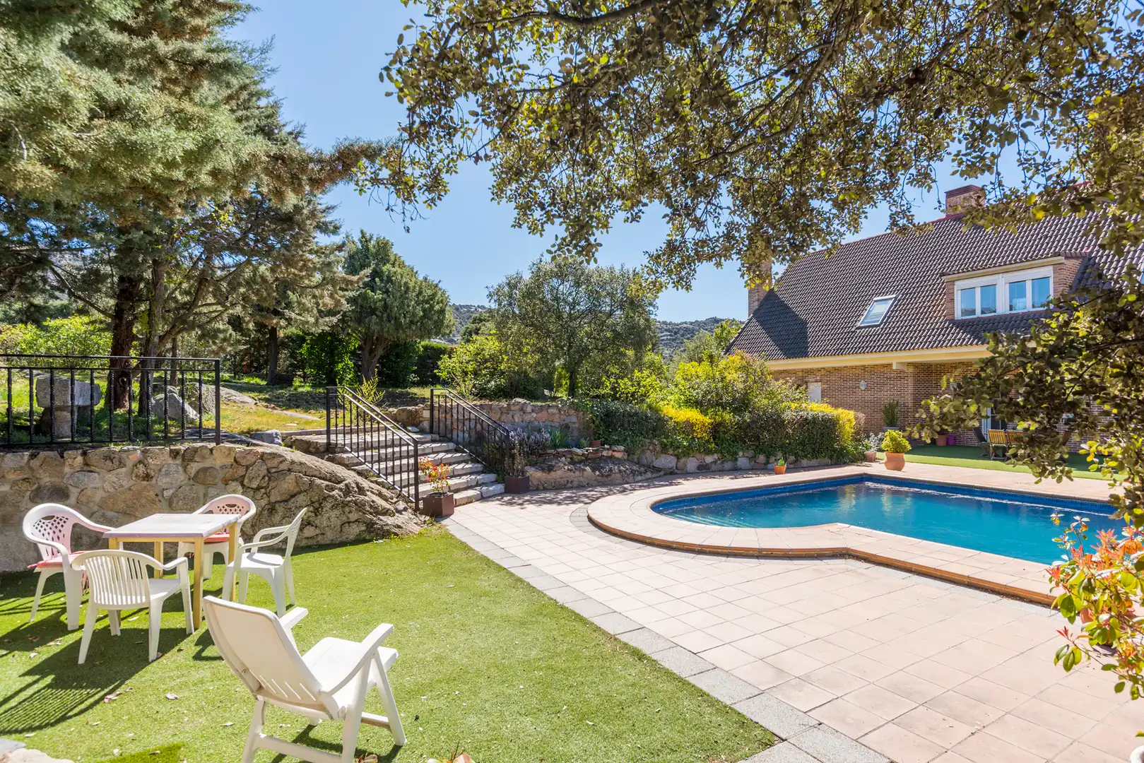 Swimming pool of Houses for sale in Collado Villalba  with Air Conditioner, Heating and Private garden