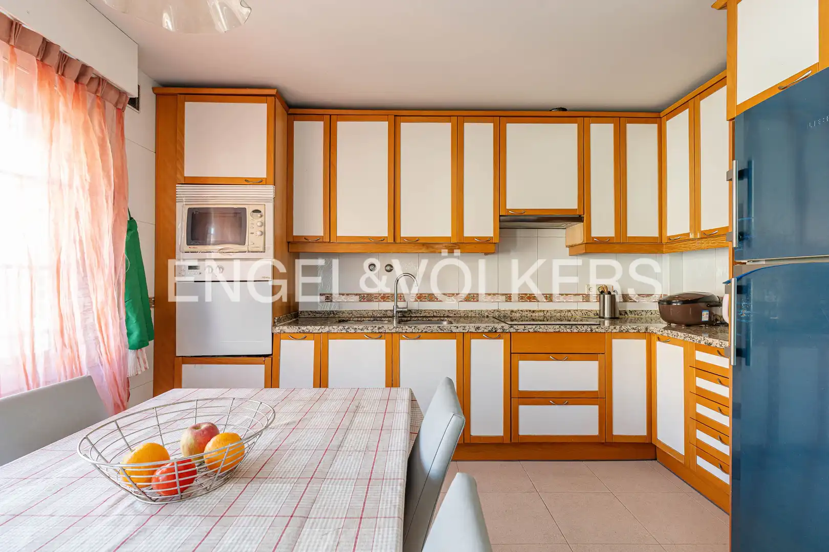 Cocina de Casa adosada en venta en Madrid con Aire acondicionado, Calefacción y Jardín privado