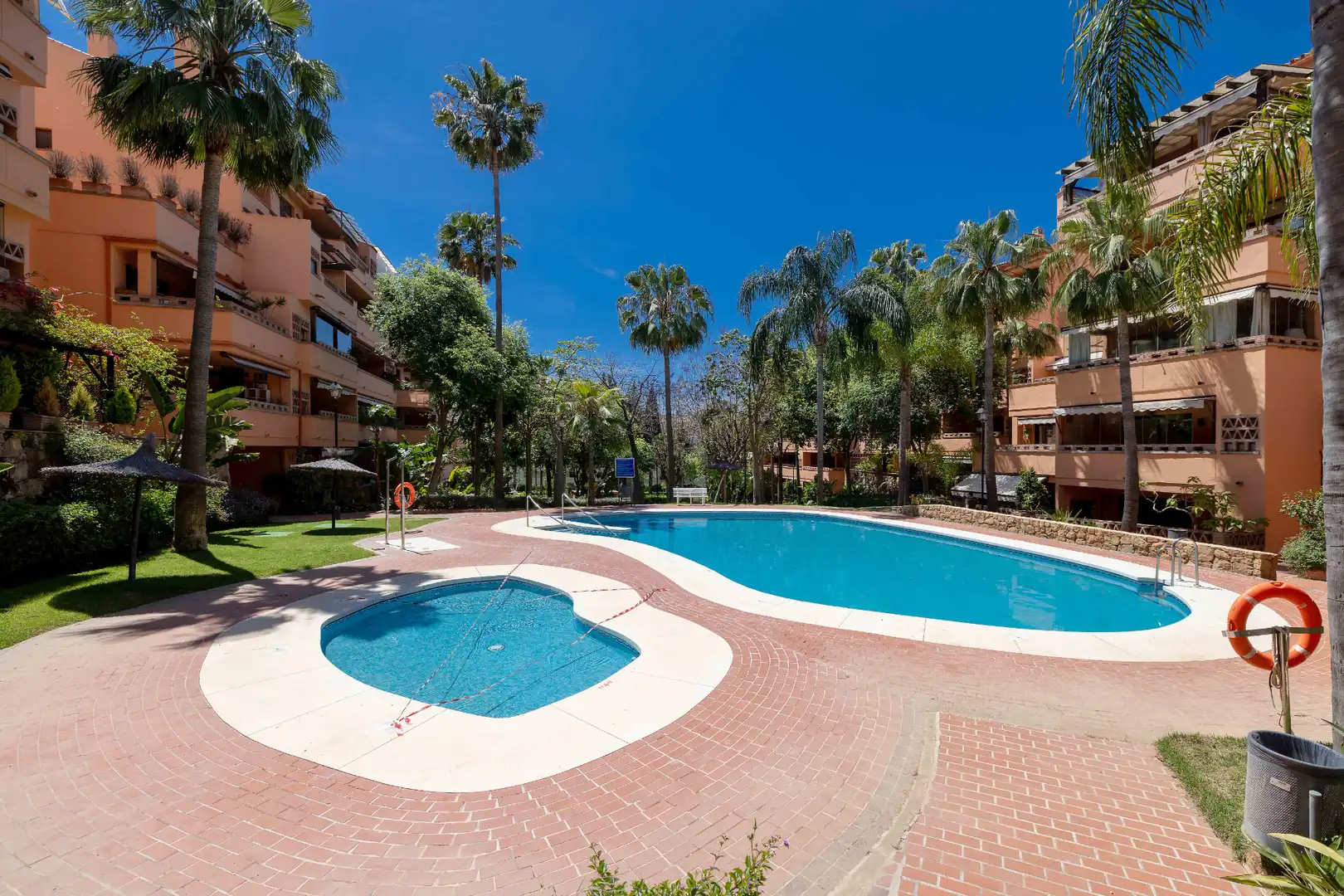 Exterior view of Flat for sale in Marbella  with Air Conditioner, Heating and Terrace