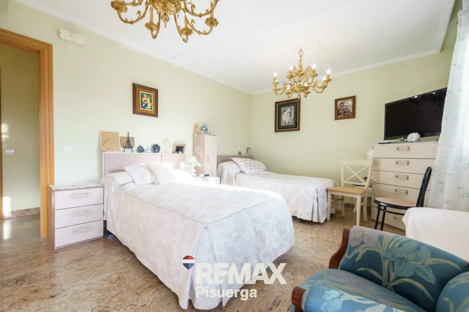 Habitación de Casa o chalet en venta en Laguna de Duero con Aire acondicionado, Calefacción y Jardín privado
