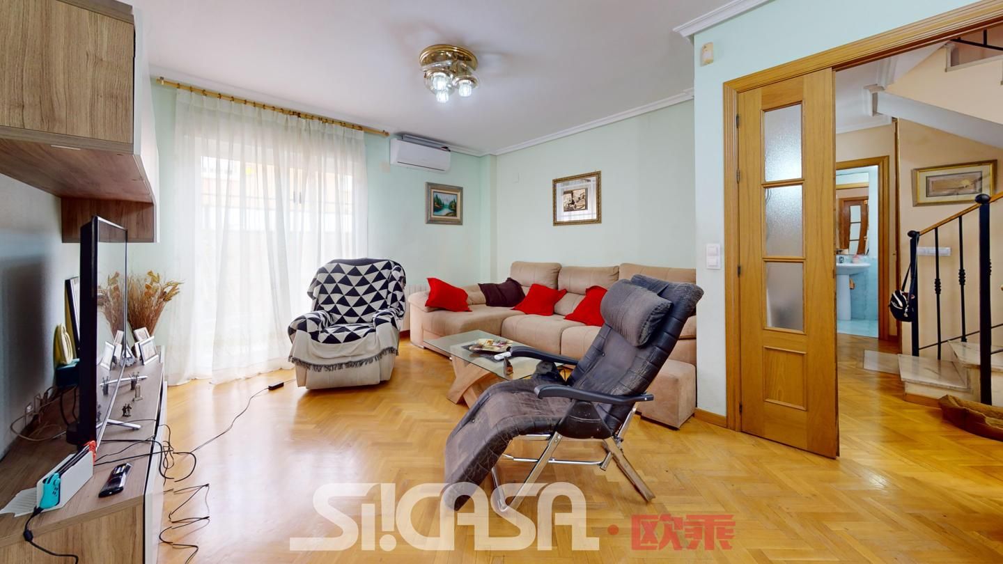 Sala de estar de Casa o chalet en venta en Parla con Aire acondicionado, Calefacción y Trastero