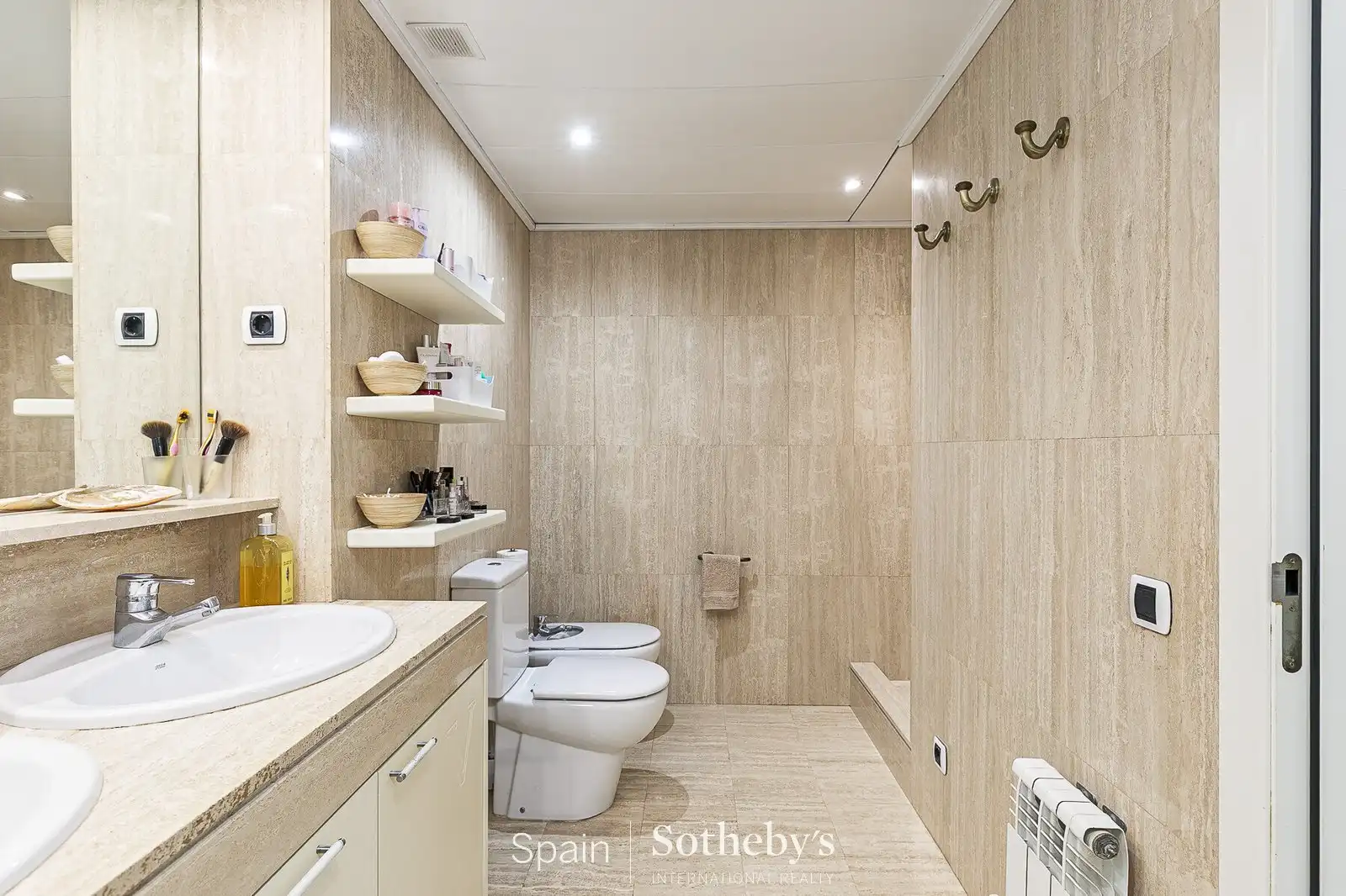 Bathroom of Apartments for sale in Sitges  with Air Conditioner, Storage room and Community pool