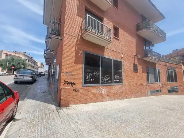 Locale commerciale in vendita a JOSEP SALTO