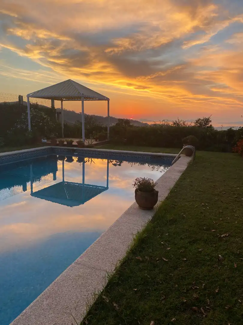 Piscina de Casa o chalet en venta en Vigo  con Calefacción, Jardín privado y Parquet