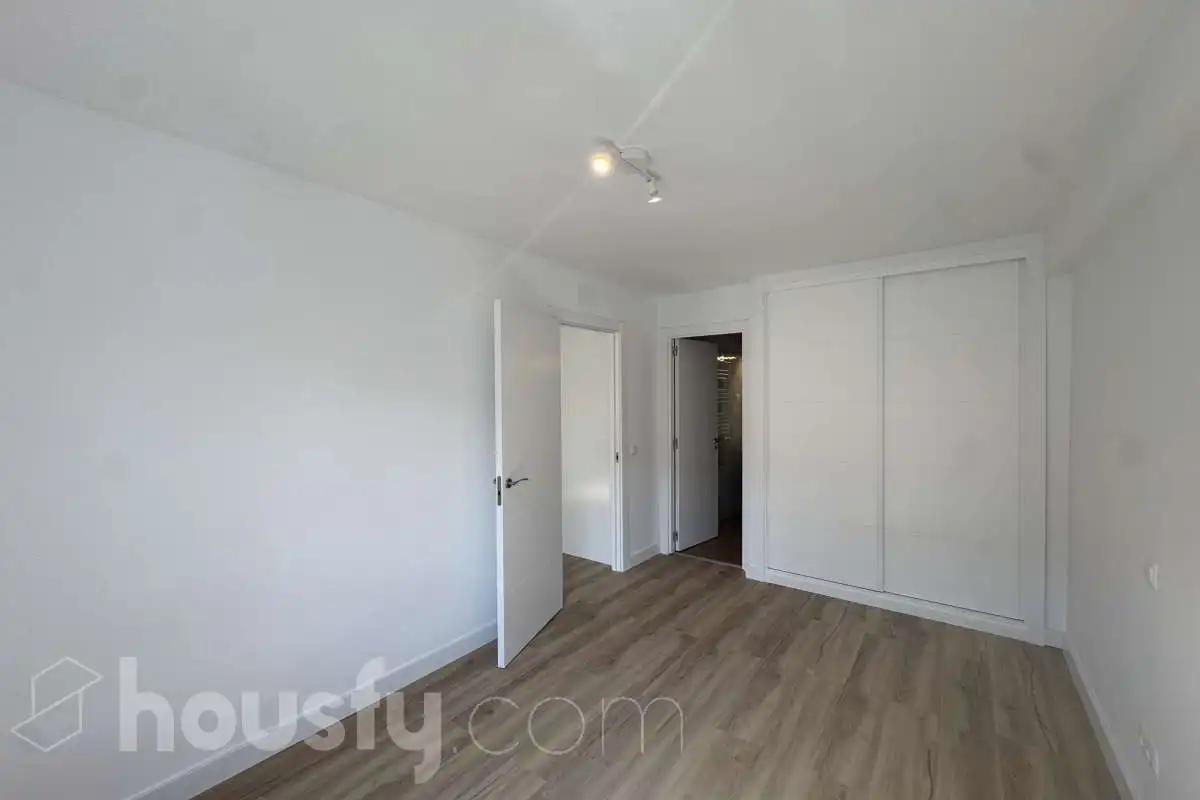 Schlafzimmer von Wohnung zur Miete in Madrid mit Klimaanlage, Parkett und Abstellraum