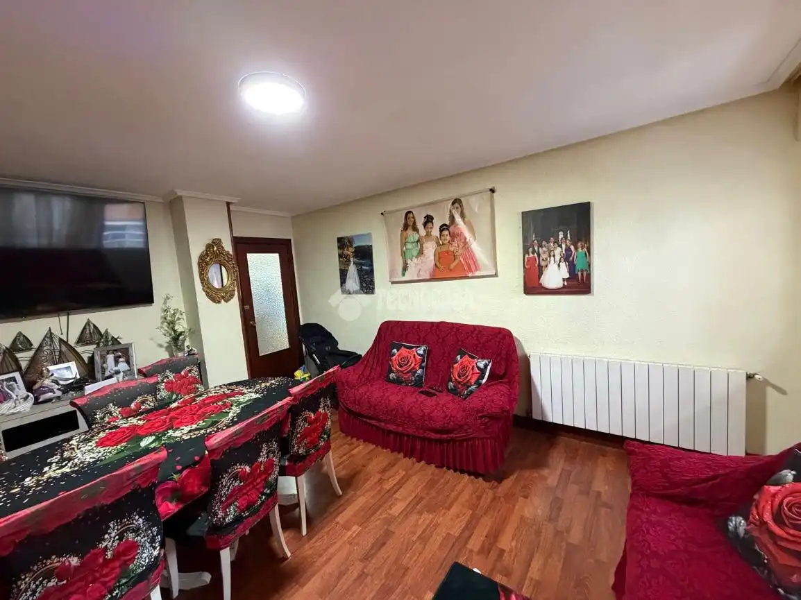 Sala de estar de Piso en venta en Castro-Urdiales con Amueblado y Balcón