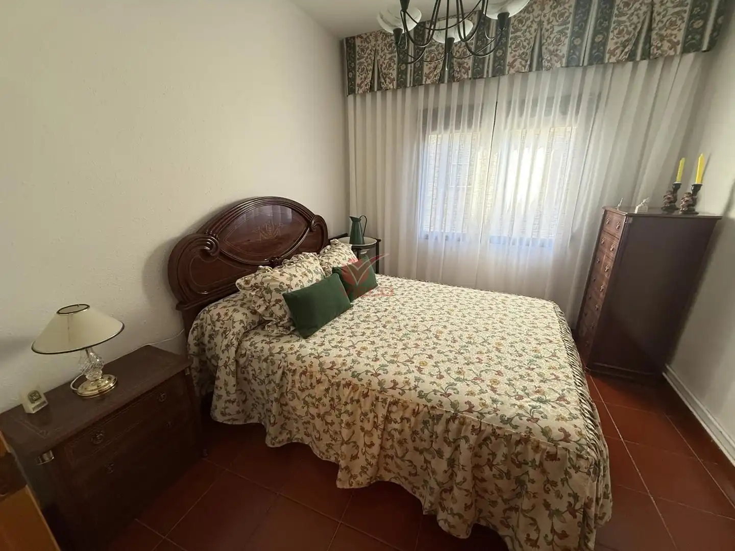 Dormitori de Casa o xalet en venda en Reyes Católicos - Paseo San Antonio