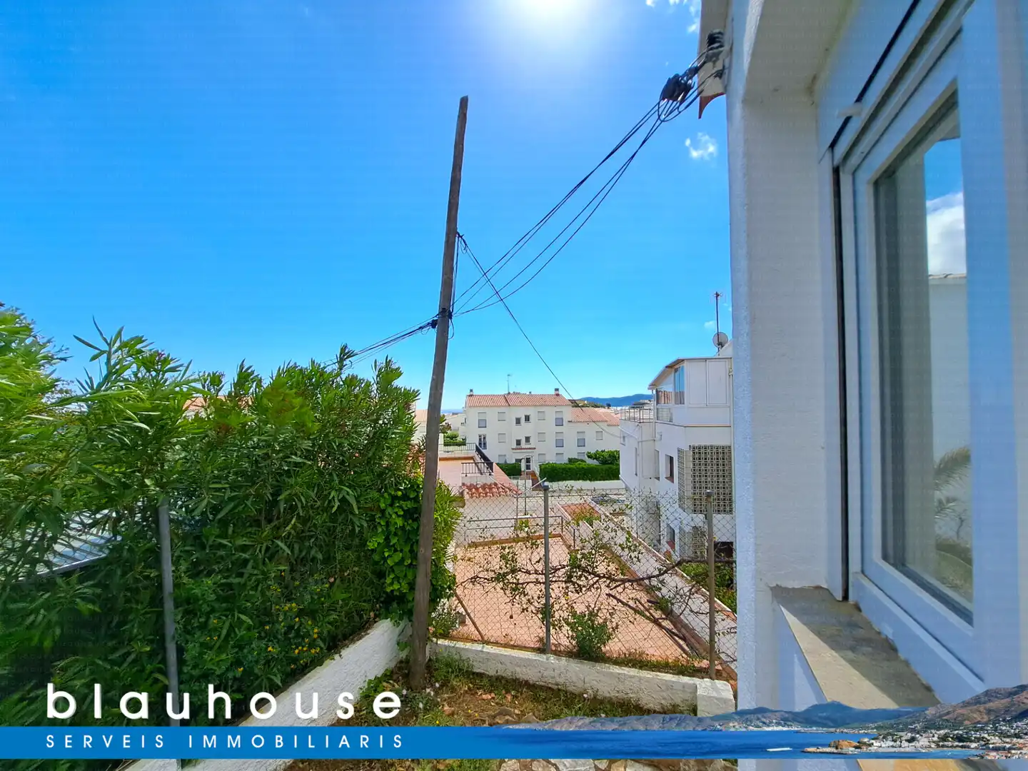 Vista exterior de Casa adosada en venda en Llançà amb Jardí privat, Parquet i Terrassa