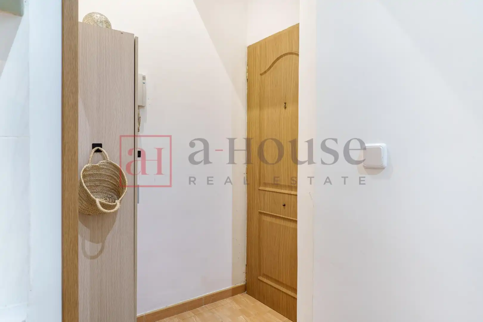 Ground floor for sale in Madrid  with Air Conditioner, Heating and Furnished