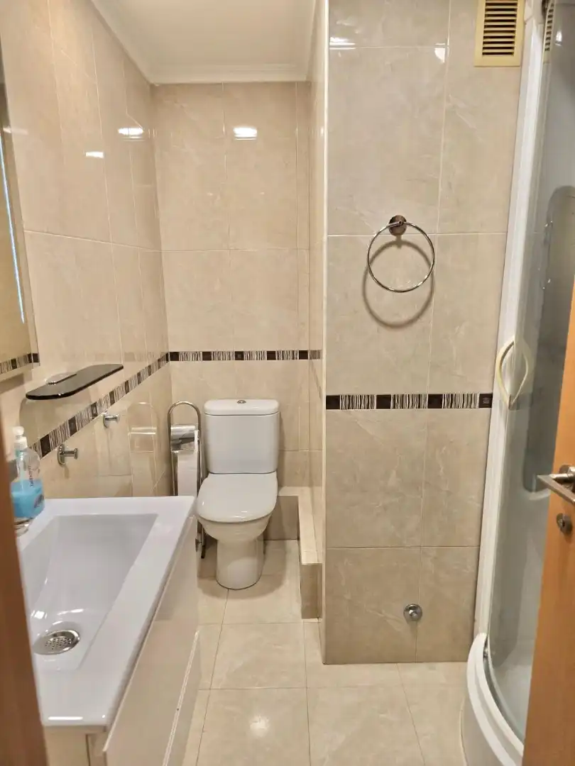 Baño de Piso de alquiler en La Pobla de Farnals con Aire acondicionado, Amueblado y Horno