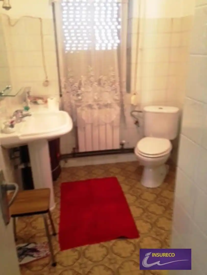 Bathroom of Flat for sale in Onzonilla  with Heating