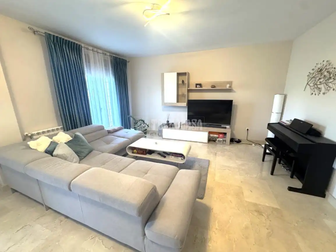 Living room of Detached homes for sale in Alcalá de Henares  with Air Conditioner, Terrace and Community pool