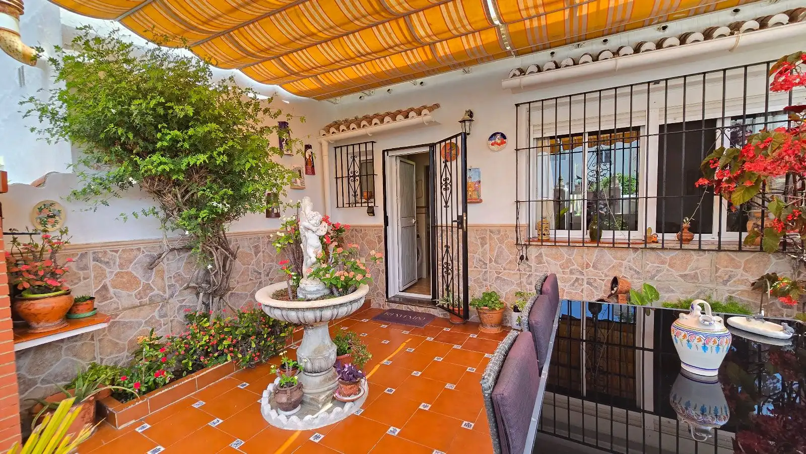 Terrasse von Einfamilien-Reihenhaus zum Verkauf in Málaga mit Klimaanlage, Heizung und Schwimmbad