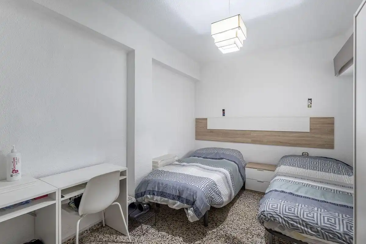 Schlafzimmer von Wohnung zum Verkauf in Granada mit Klimaanlage, Waschmaschine und Balkon