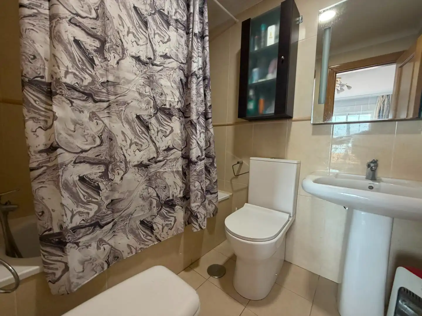 Baño de Piso en venta en Vélez-Málaga con Amueblado y Piscina comunitaria
