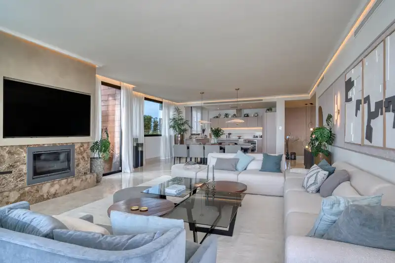 Sala d'estar de Apartament en venda en Marbella amb Aire condicionat, Calefacció i Jardí privat