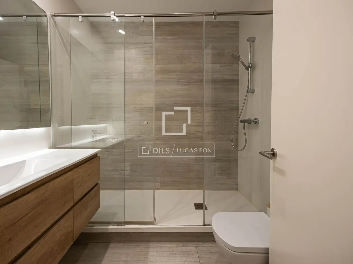 Baño de Piso en venta en Barcelona con Aire acondicionado