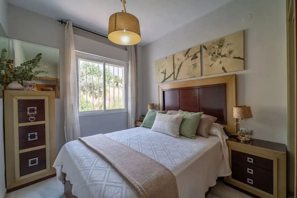 Habitación de Planta baja en venta en Rincón de la Victoria con Calefacción, Jardín privado y Terraza