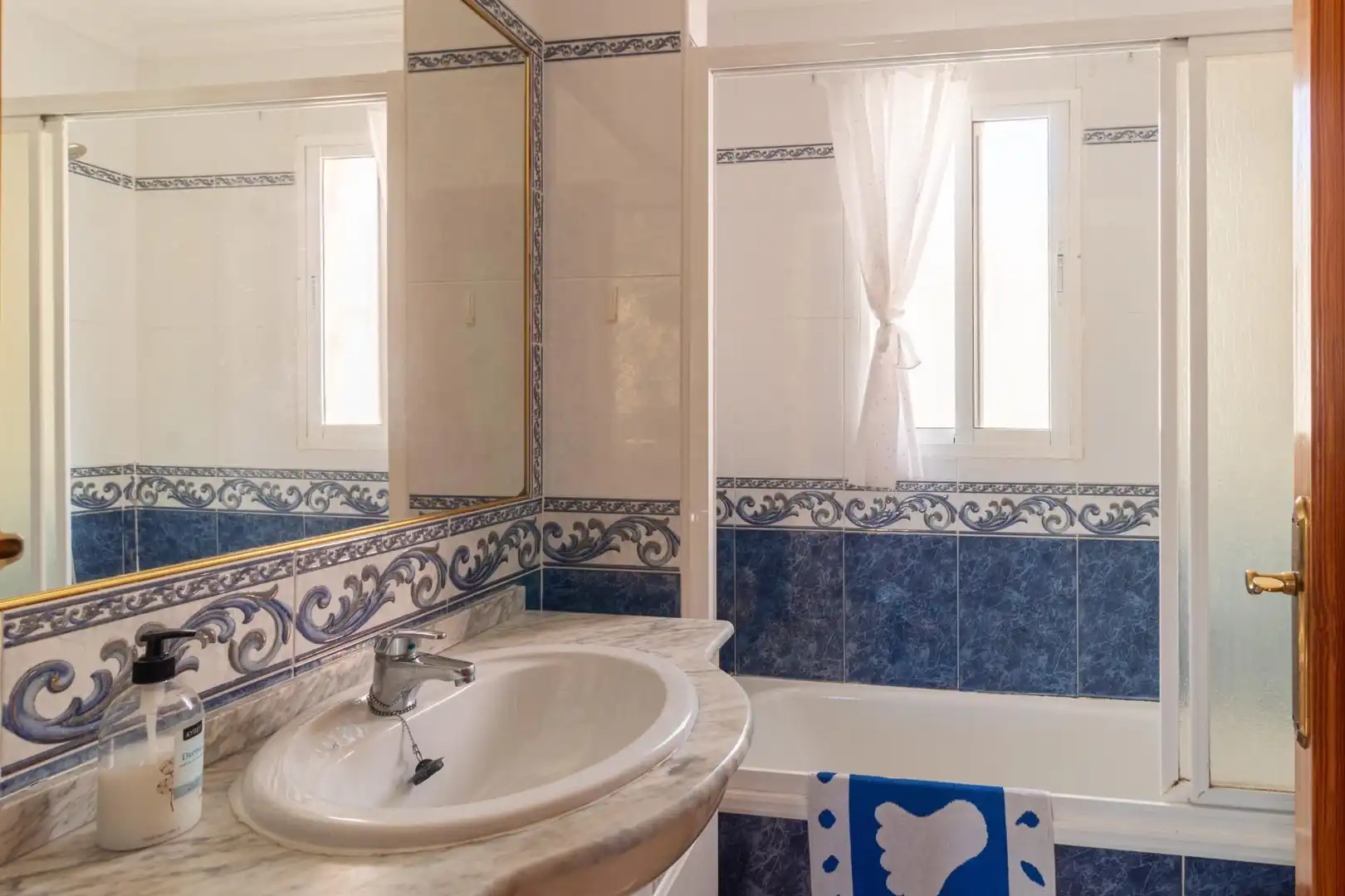 Bany de Casa adosada en venda en Orihuela amb Aire condicionat, Calefacció i Terrassa