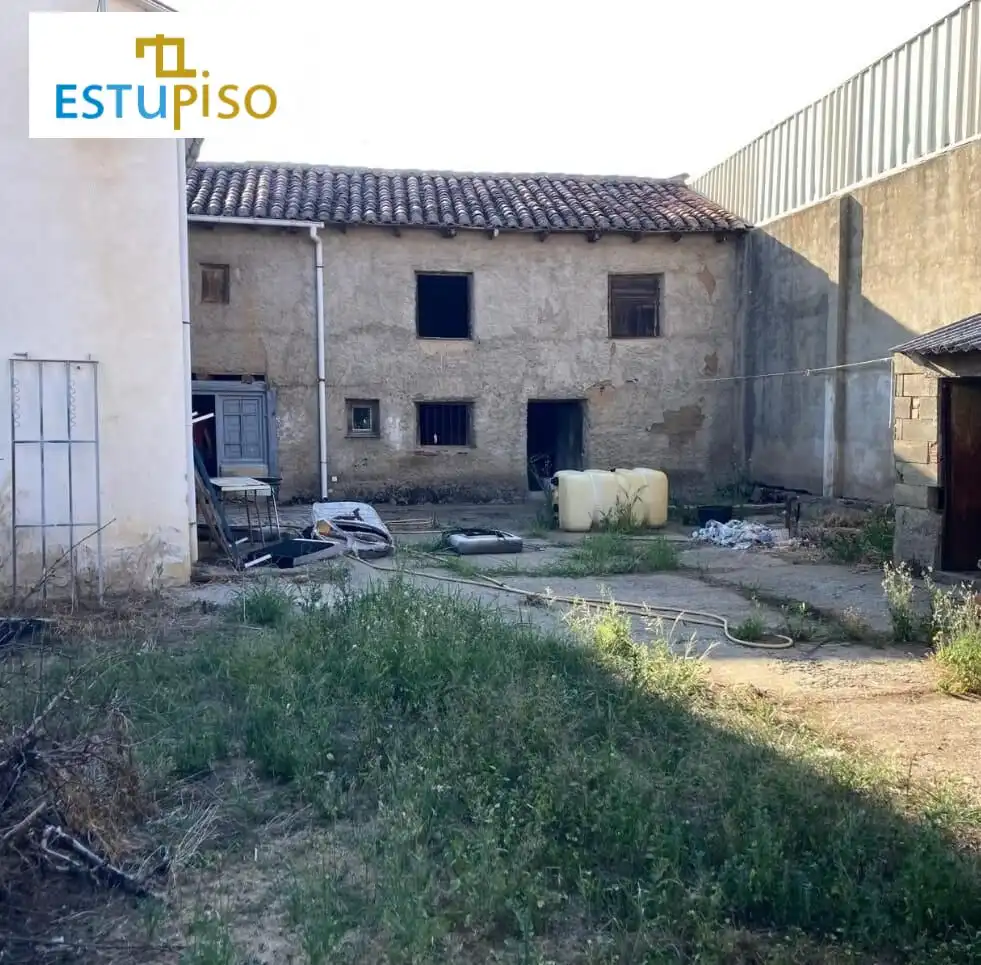 Vista exterior de Casa o chalet en venta en Valdepolo con Calefacción y Jardín privado