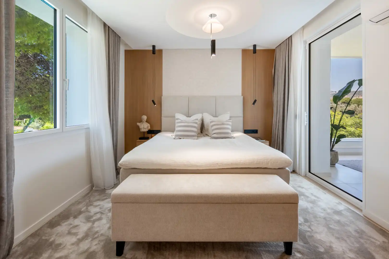 Schlafzimmer von Dachboden zum Verkauf in Marbella mit Klimaanlage, Terrasse und Schwimmbad