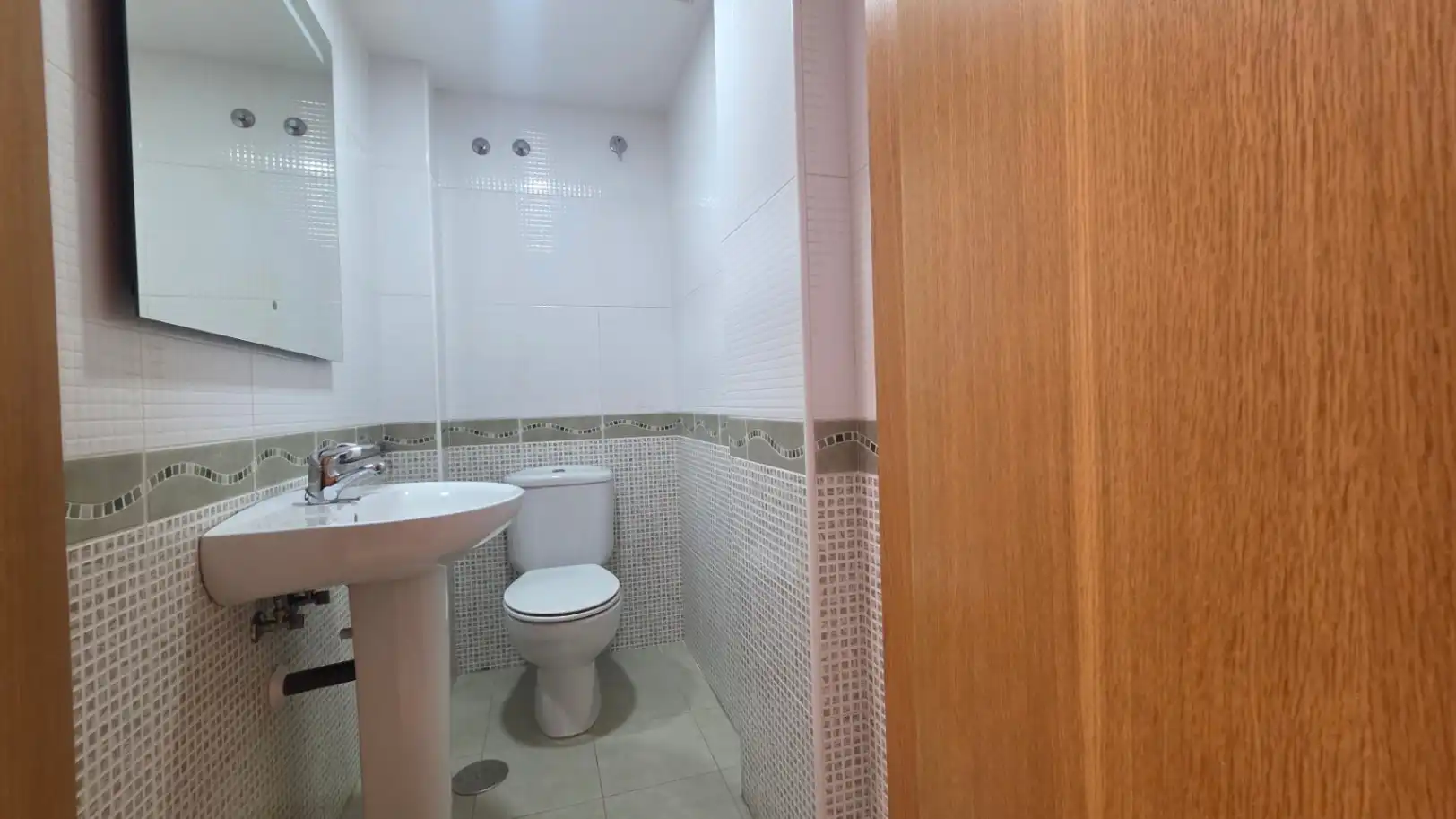 Bathroom of Flat for sale in Pedreguer  with Air Conditioner, Heating and Terrace
