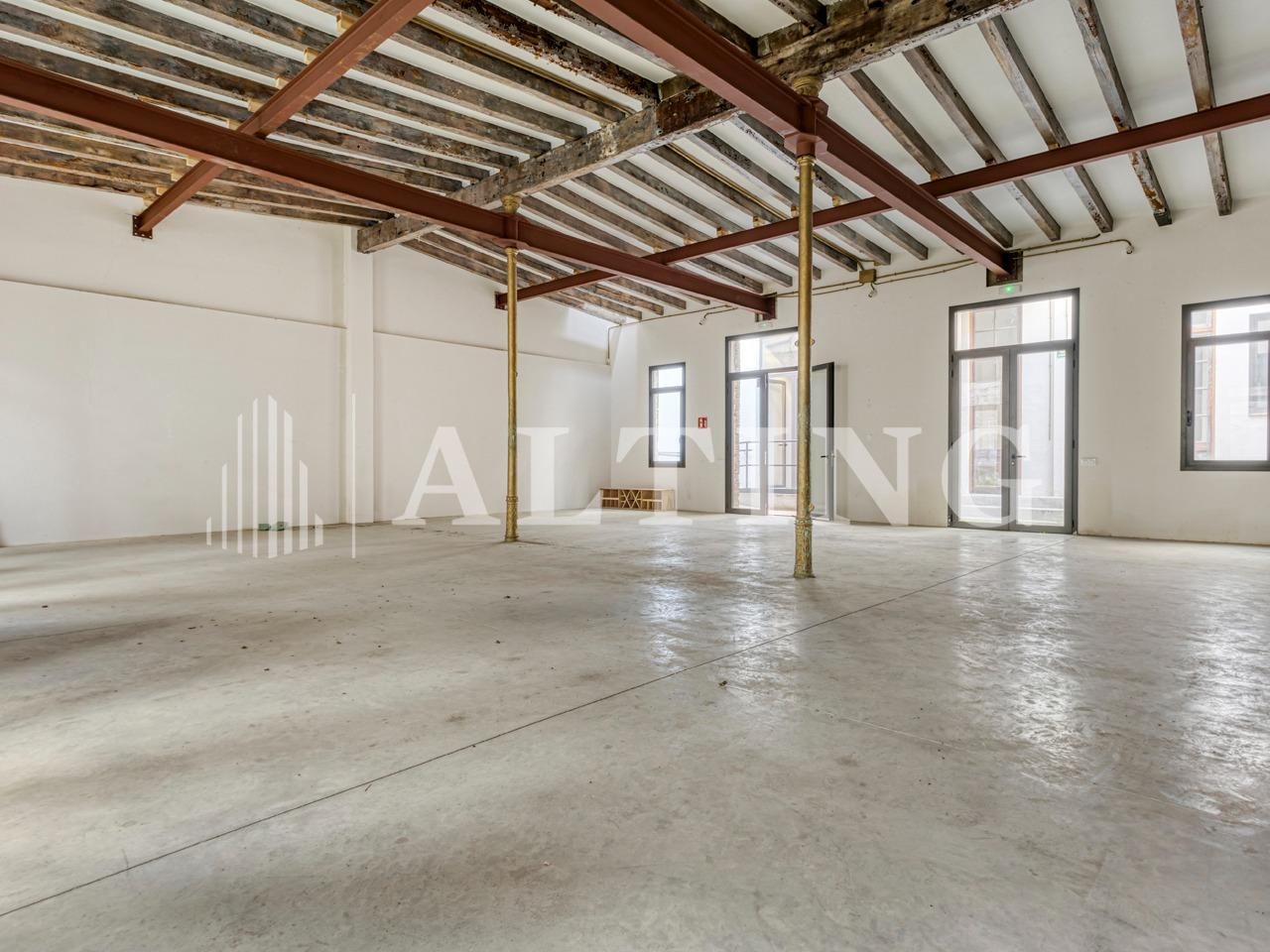 Premises for sale in  Barcelona Capital  with Air Conditioner and Terrace