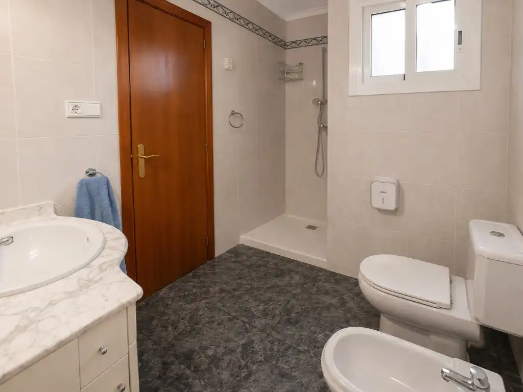 Bathroom of Flat for sale in Vilanova i la Geltrú