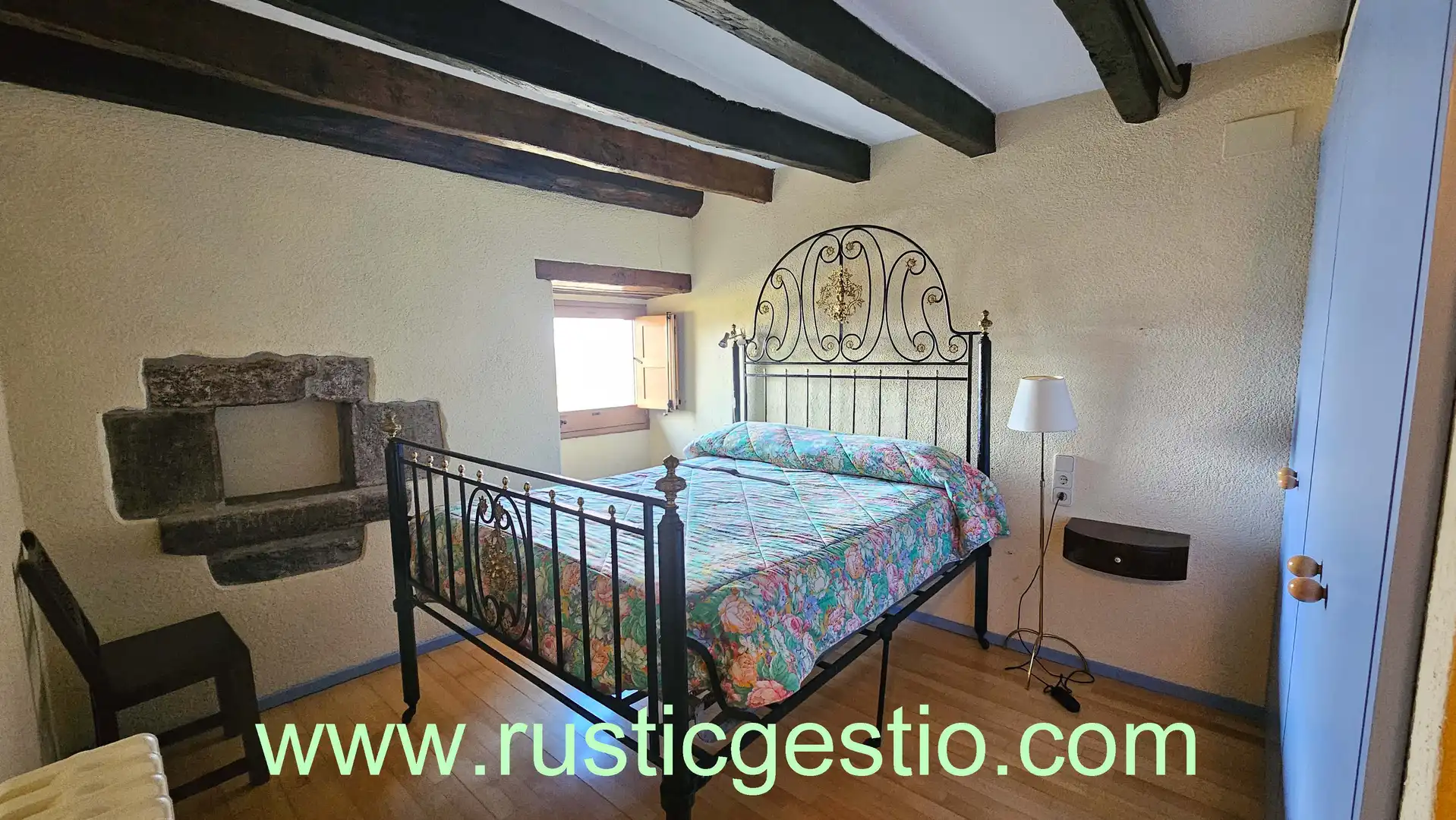 Schlafzimmer von Country house zum Verkauf in La Vall d'en Bas mit Heizung, Privatgarten und Parkett