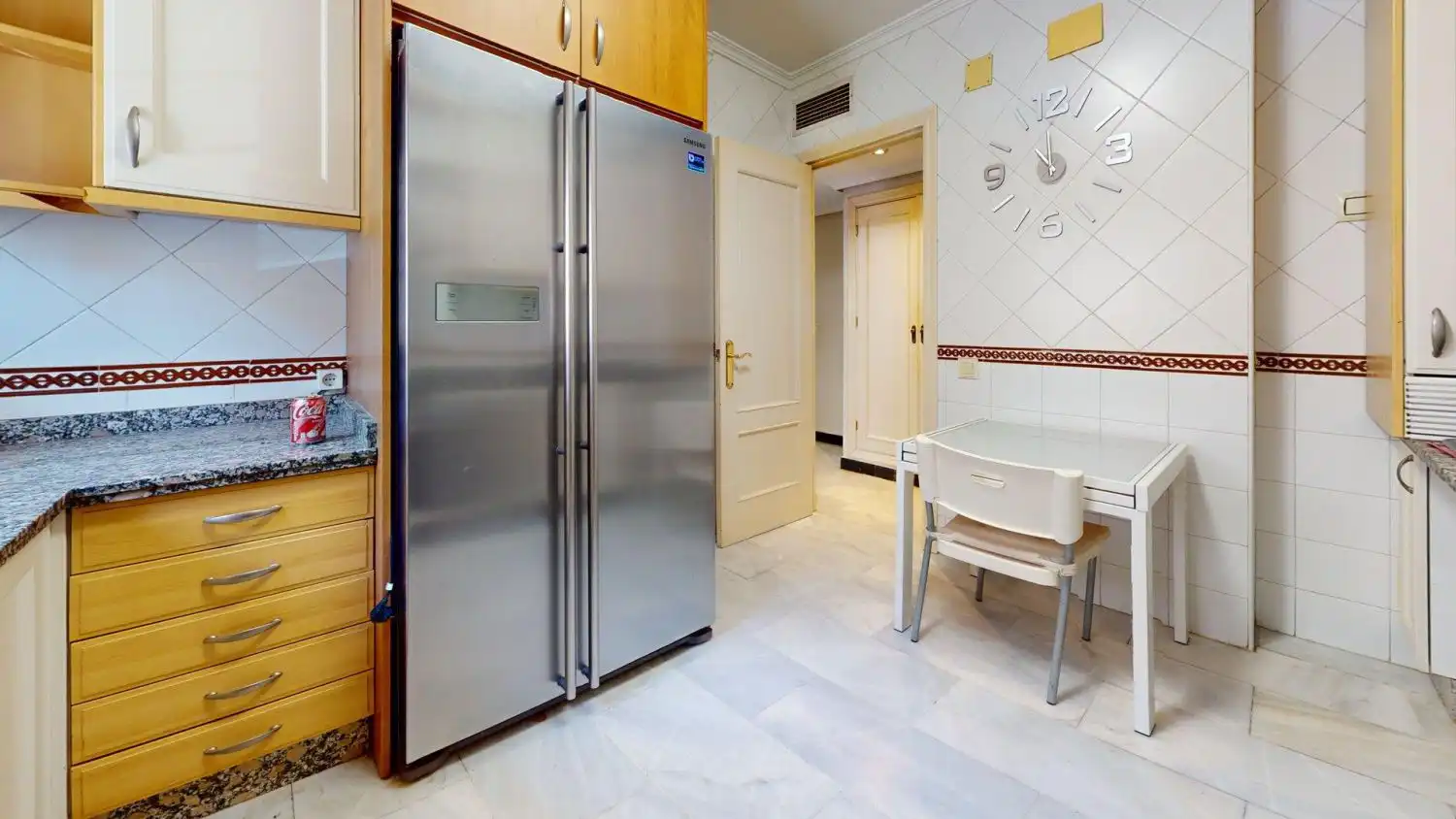 Küche von Wohnung zum Verkauf in San Juan de Aznalfarache mit Klimaanlage, Heizung und Abstellraum