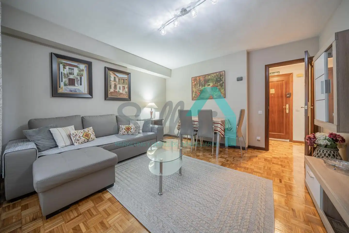 Sala de estar de Planta baja de alquiler en Oviedo  con Calefacción, Parquet y Amueblado