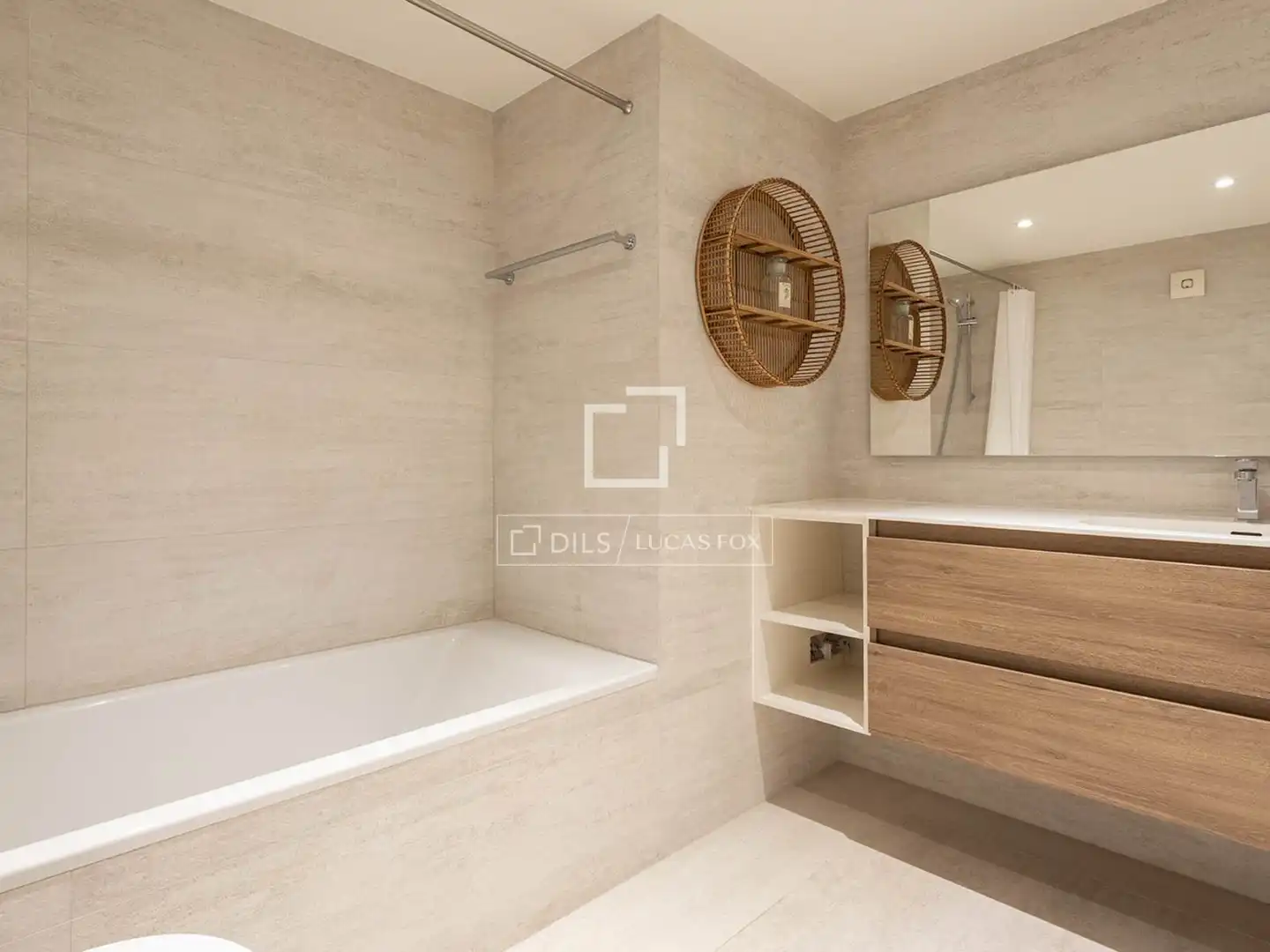 Badezimmer von Wohnung zum Verkauf in Barcelona mit Klimaanlage und Terrasse