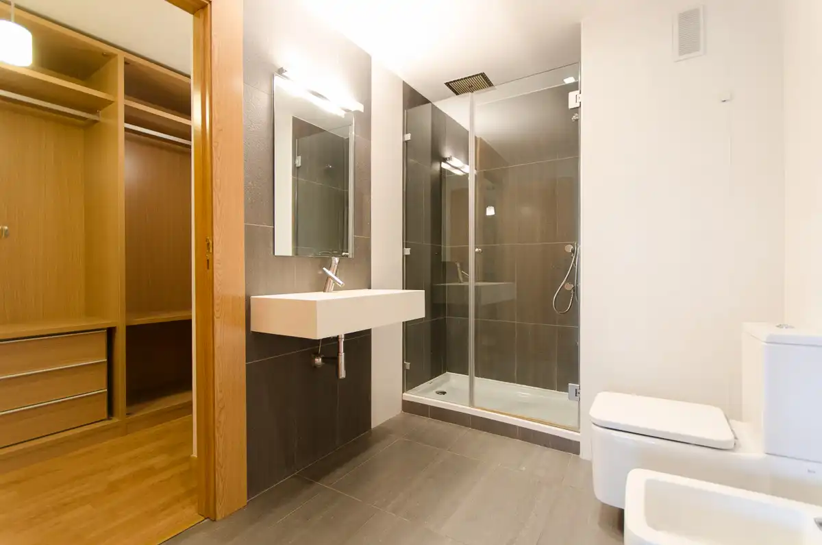 Bathroom of Flat for rent in Madrid  with Air Conditioner, Heating and Terrace