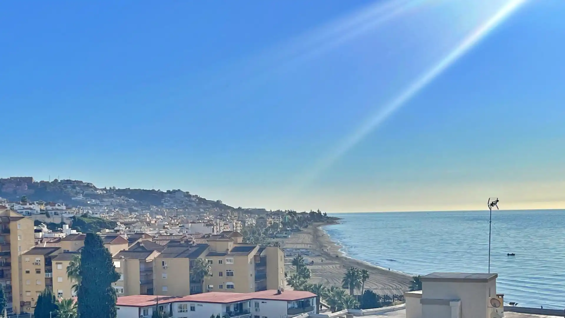 Vista exterior de Piso en venta en Rincón de la Victoria con Aire acondicionado y Terraza