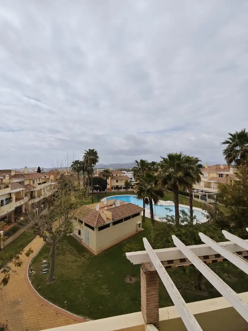 Piso con piscina en venta en Caleta de Vélez, imagen 2