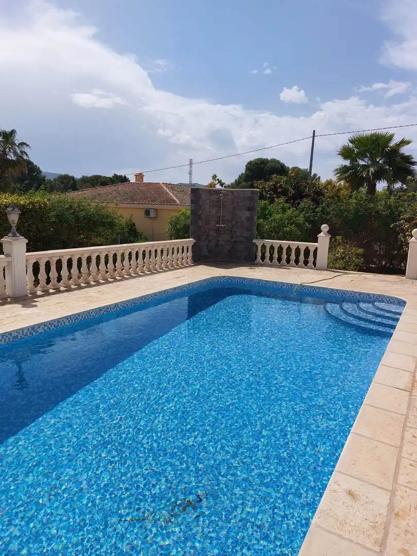 Schwimmbecken von Haus oder Chalet zum Verkauf in L'Alfàs del Pi mit Klimaanlage, Privatgarten und Terrasse