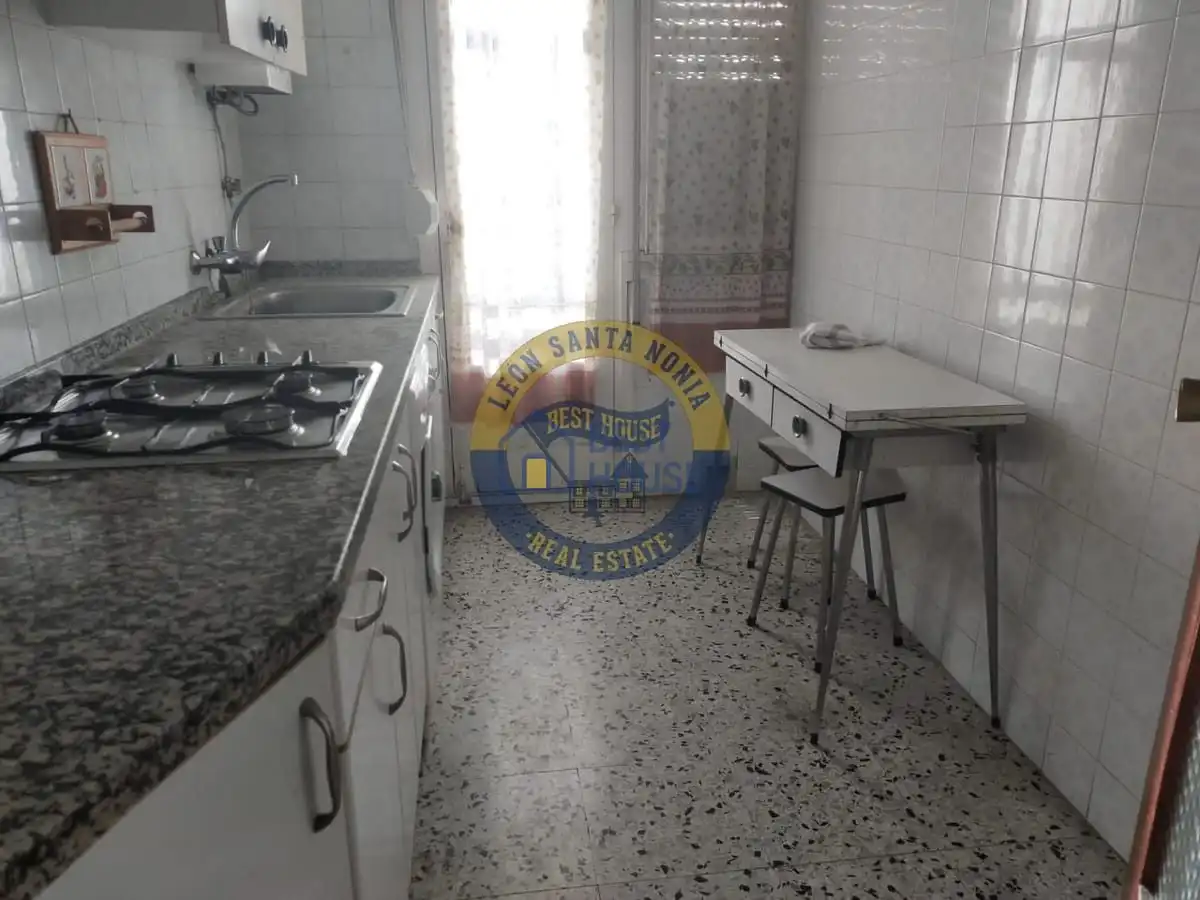 Kitchen of Flat for sale in Mansilla de las Mulas  with Private garden, Terrace and Storage room
