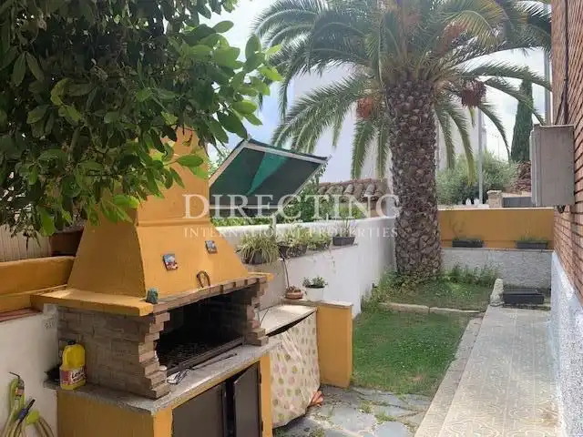 Vista exterior de Casa o xalet en venda en Madrid amb Aire condicionat, Calefacció i Jardí privat