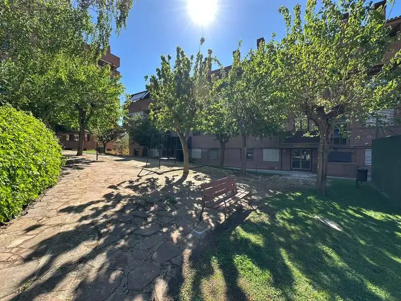 Außenansicht von Wohnung zum Verkauf in Toledo mit Klimaanlage, Heizung und Privatgarten
