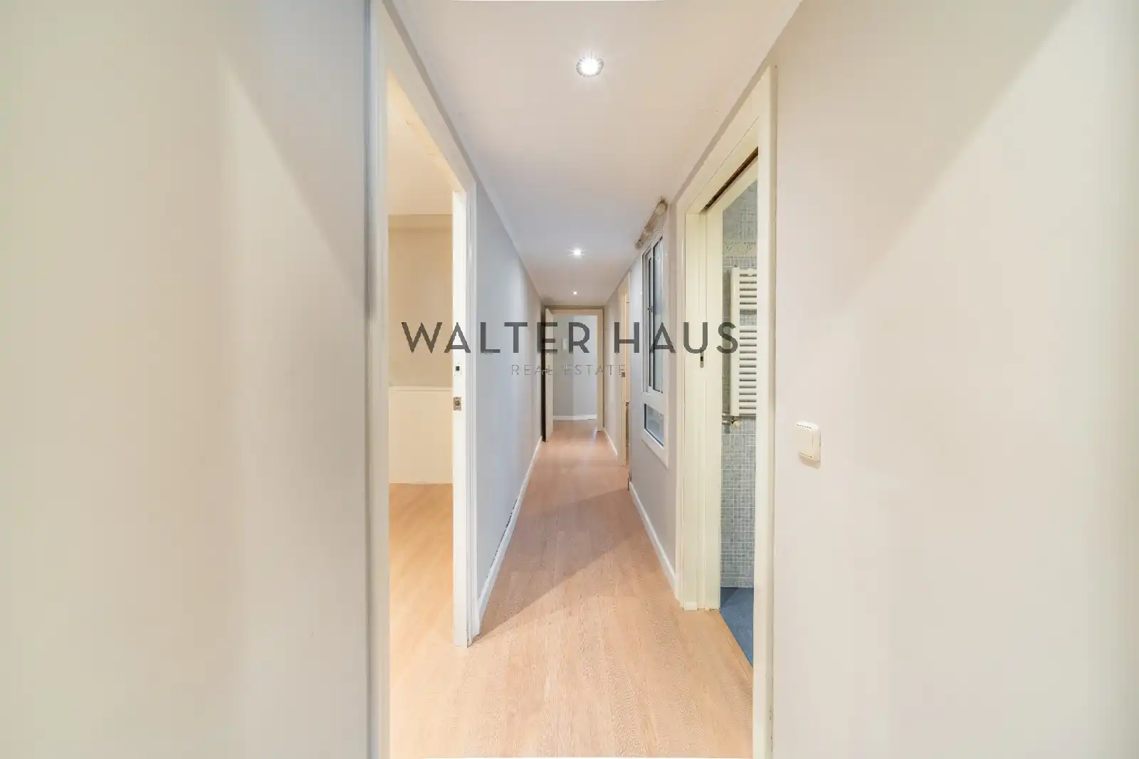 Wohnung zum Verkauf in Barcelona mit Klimaanlage, Heizung und Parkett