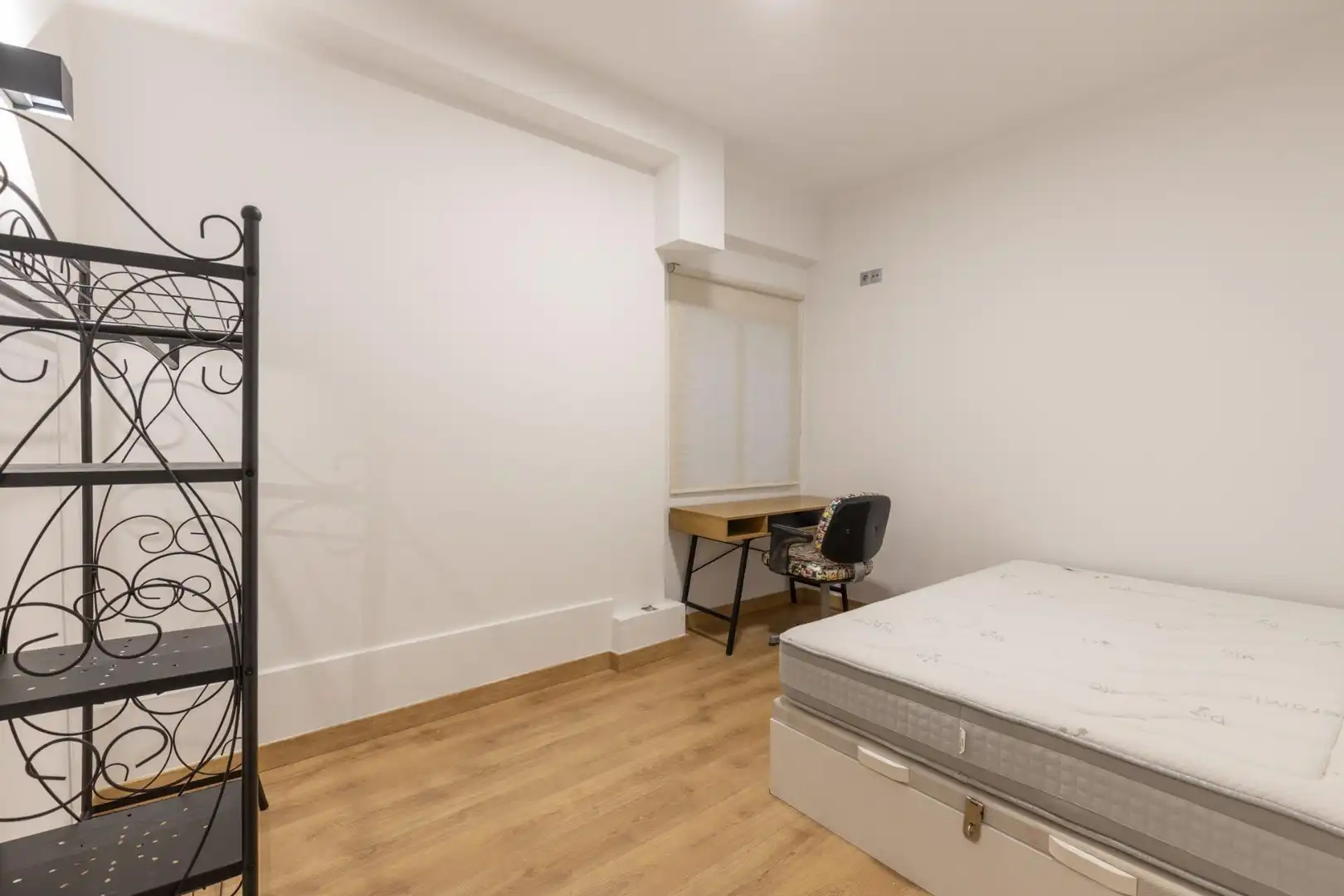 Schlafzimmer von Wohnung zum Verkauf in Granada mit Parkett