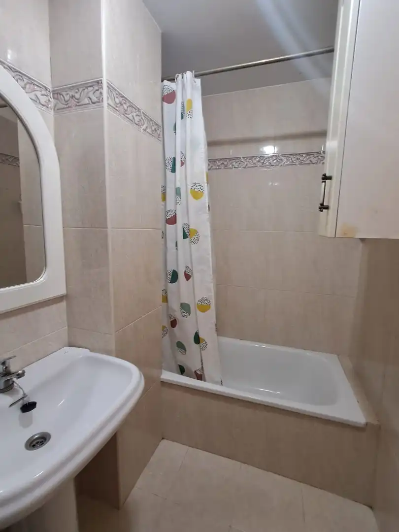 Baño de Piso de alquiler en Coín con Aire acondicionado, Amueblado y Horno