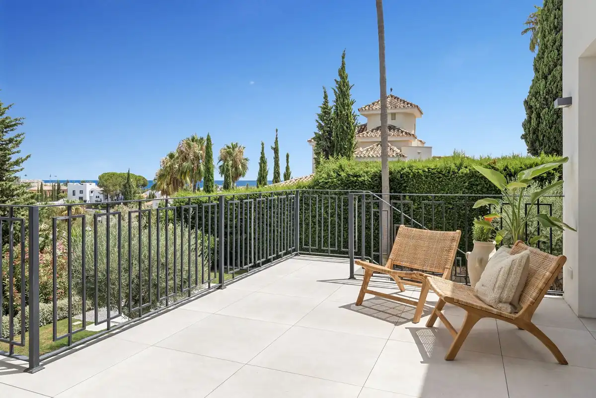 Terrace of Houses for sale in Nueva Andalucía
