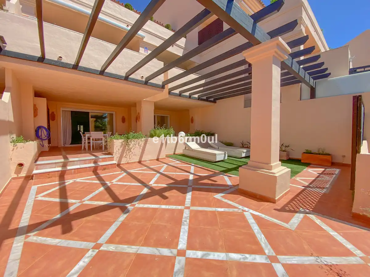 Piso con ascensor en venta en Nueva Andalucía