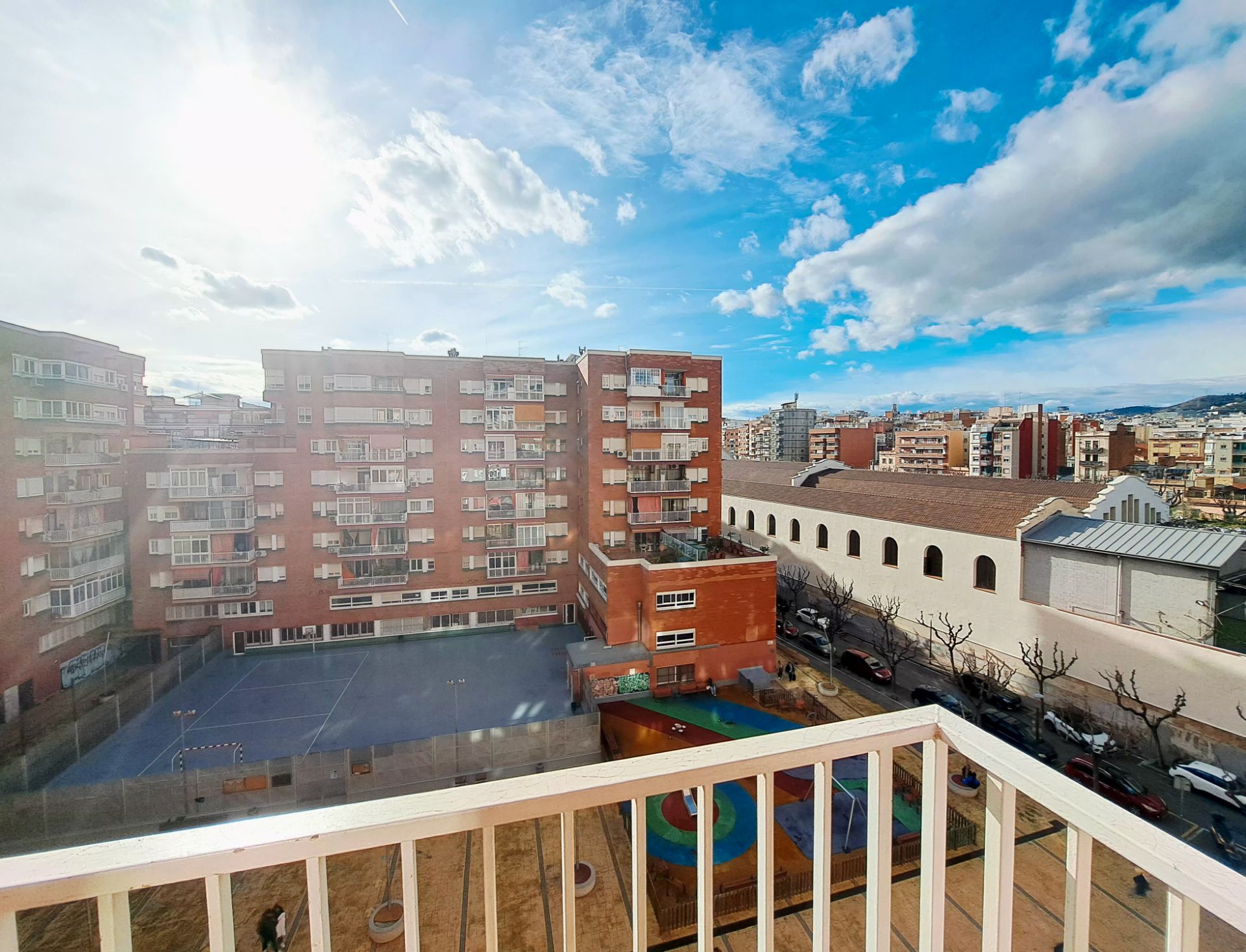 Vista exterior de Piso en venta en L'Hospitalet de Llobregat con Aire acondicionado, Calefacción y Parquet