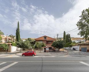 Vista exterior de Casa o xalet en venda en  Granada Capital amb Jardí privat, Terrassa i Piscina